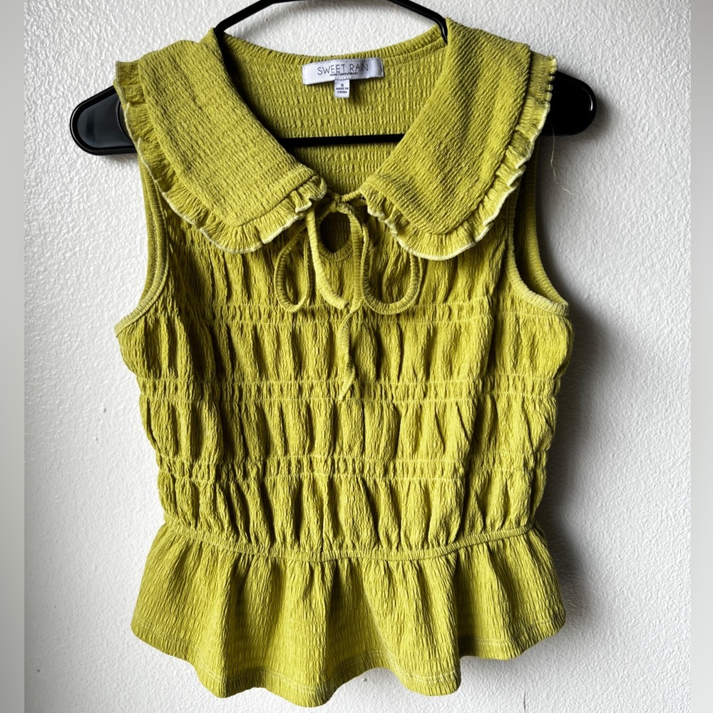 Preppy Collar sleeveless blouse. Never worn. No tears or stains